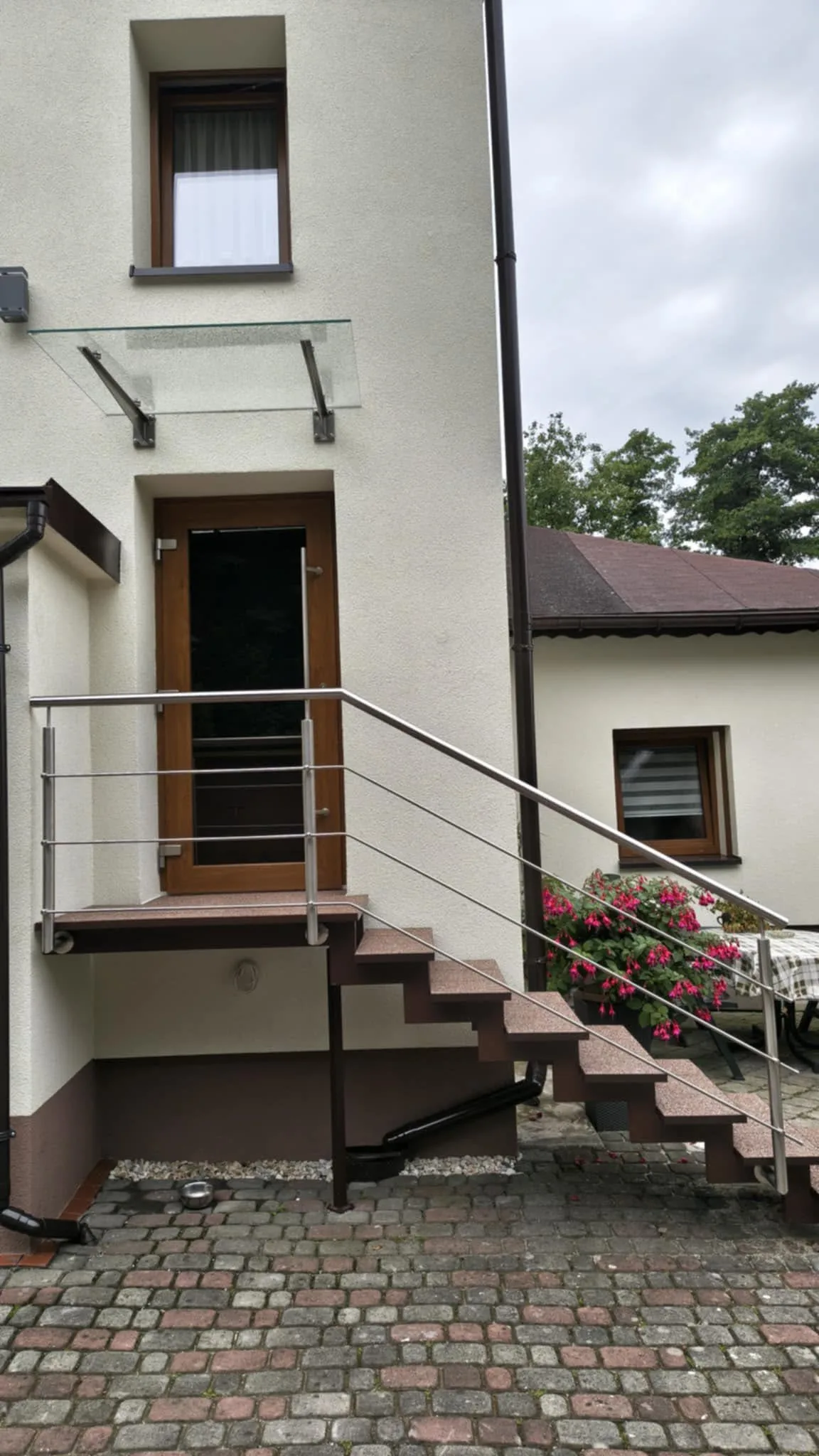 Balustrada zewnętrzna stalowa przy wejściu Śląsk