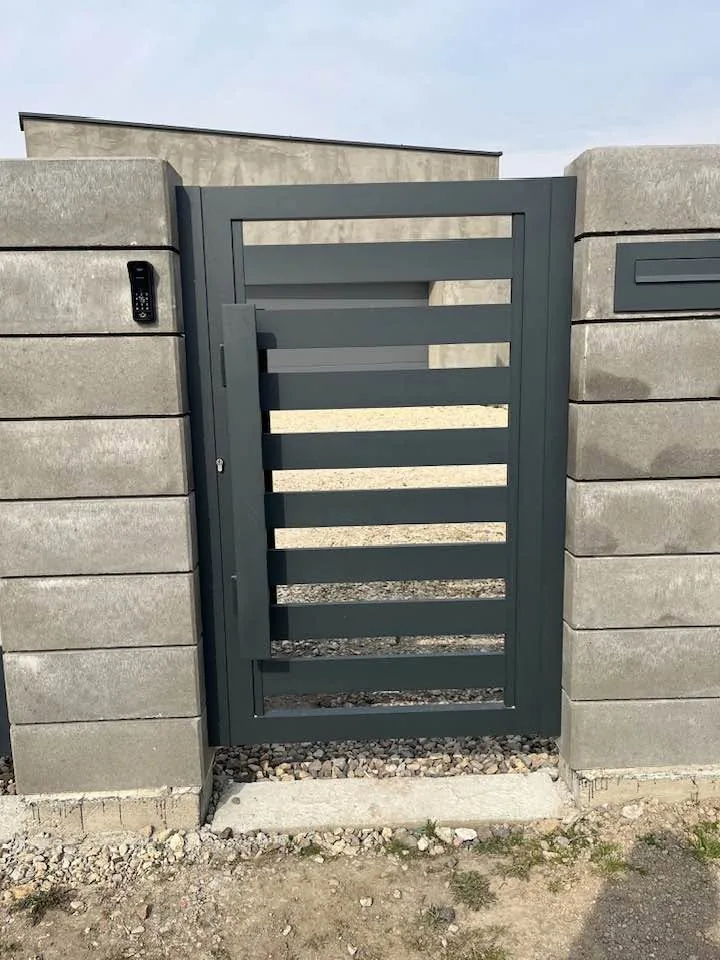 Furtka stalowa aluminiowa dopasowana do ogrodzenia Śląsk